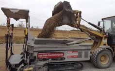 Schotter-Nachschub für unseren Fertiger, Tragschicht-Einbau für eine große Pflasterfläche.